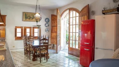 Chalet on Carrer del Comte Güell photo 8