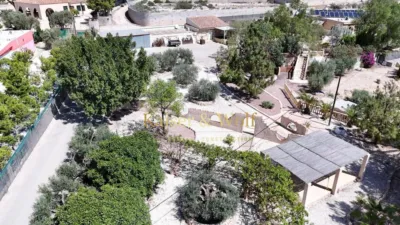 Rustic finca on Marxant Street photo 2