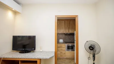 Piso en alquiler en Plaça de Rafael Alberti, Fontajau-Domeny-Taialà (Girona Capital) de 1.500 €<span>/mes</span>