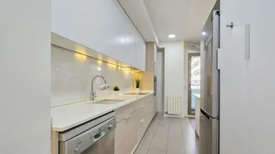 Piso en venta en Carrer de Josep Ferrater i Móra, El Poblenou (Distrito Sant Martí. Barcelona Capital) de 695.000 €