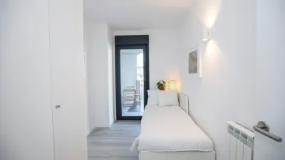 Piso en alquiler en Carrer Migdia, cerca de Carrer de Maria Josepa Arnall i Juan, Migdia Casernes (Girona Capital) de 2.200 €<span>/mes</span>