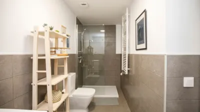 Piso en alquiler en Carrer Migdia, cerca de Carrer de Maria Josepa Arnall i Juan, Migdia Casernes (Girona Capital) de 2.200 €<span>/mes</span>