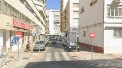 Estudio en alquiler en los Remedios, Los Remedios (Distrito Los Remedios. Sevilla Capital) de 900 €<span>/mes</span>