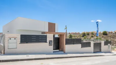 Chalet on Avenida Antonio Pedrera Soler, 1 photo 21
