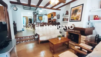 Terraced house on Avinguda de la Llibertat photo 12