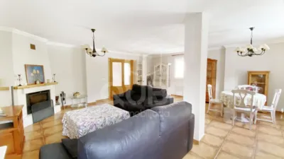 Semi-detached house on Calle de Carmen Olza Zubiri photo 23