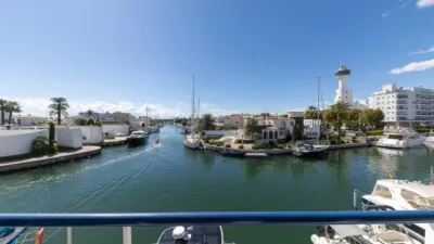 Dúplex en venta en Sector del Cavall de Mar, Empuriabrava (Castelló d'Empúries) de 450.000 €