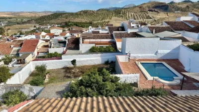 Rustic house on Andrade Navarrete Street photo 2