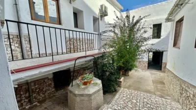 Rustic house on Andrade Navarrete Street photo 6
