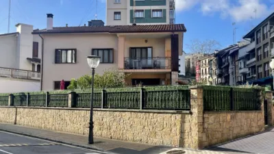Chalet en venta en Calle de Eguzkiza, Lapitze-Belaskoenea-Olaberria-Meaka (Irun) de 700.000 €