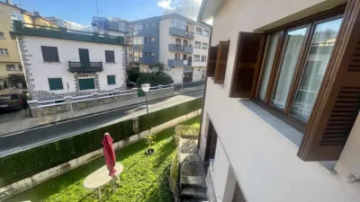 Chalet en venta en Calle de Eguzkiza, Lapitze-Belaskoenea-Olaberria-Meaka (Irun) de 700.000 €