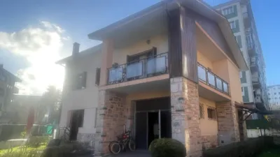 Chalet en venta en Calle de Eguzkiza, Lapitze-Belaskoenea-Olaberria-Meaka (Irun) de 700.000 €