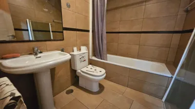 Casa adosada en venta en Calle Sin Salida, Trescasas de 195.000 €