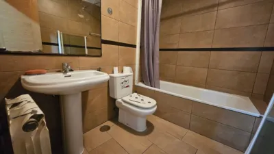 Casa adosada en venta en Calle Sin Salida, Trescasas de 195.000 €