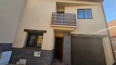 Casa adosada en venta en Calle Sin Salida, Trescasas de 195.000 €