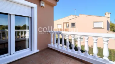 Chalet on Carrer 232 photo 15