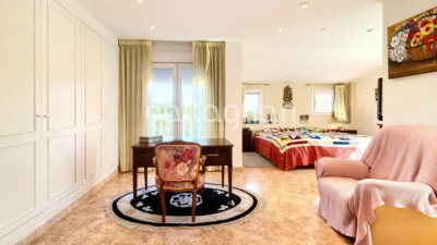 Chalet on Carrer 232 photo 24