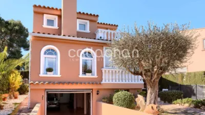 Chalet on Carrer 232 photo 3