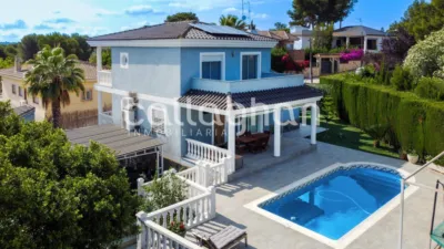 Chalet on Carrer Pi Blanc photo 4