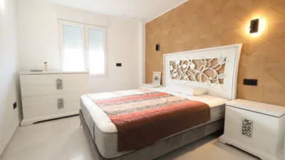 Apartment in Plaza de Campoamor photo 7