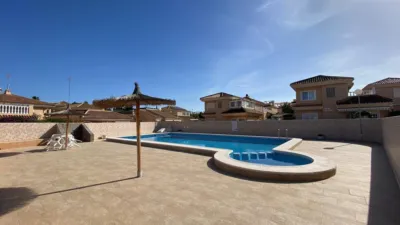 Casa adosada en venta en Calle Peña Vieja, 28, Las Filipinas-Villamartín-Canal Norte (Distrito Orihuela Costa. Orihuela) de 264.900 €