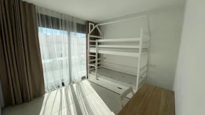 Chalet en venta en Calle de Vicente Alexandrev - Más