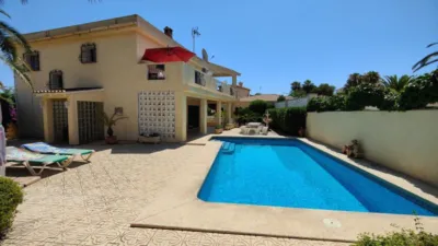 Chalet on Carrer de Turmalina photo 2