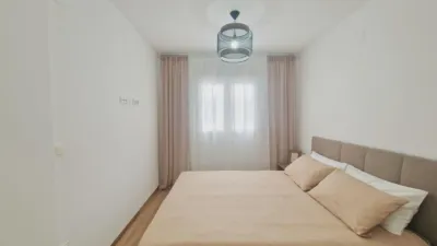 Apartment on Carrer de la Reina Sofía photo 9