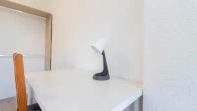 Habitación en alquiler en Calle de Marco Oliver, Campoamor (Distrito Campoamor-Altozano. Alicante - Alacant) de 320 €<span>/mes</span>