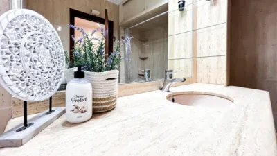 Habitación en alquiler en Calle de Ángel Lozano, Centro Tradicional (Distrito Centro-Ensanche. Alicante - Alacant) de 600 €<span>/mes</span>