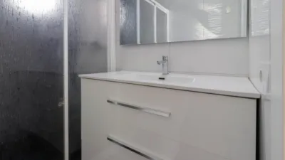 Habitación en alquiler en Calle del Garbinet, cerca de Calle de Dató Iradier, Carolinas (Distrito Pla-Carolinas. Alicante - Alacant) de 360 €<span>/mes</span>