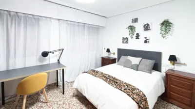 Habitación en alquiler en Calle de Tabarca, Carolinas (Distrito Pla-Carolinas. Alicante - Alacant) de 500 €<span>/mes</span>