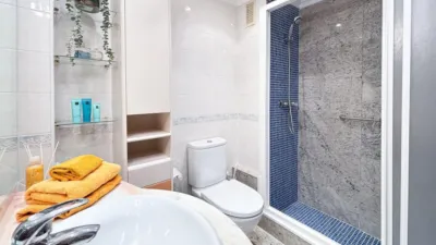 Habitación en alquiler en Calle de Tabarca, Carolinas (Distrito Pla-Carolinas. Alicante - Alacant) de 375 €<span>/mes</span>