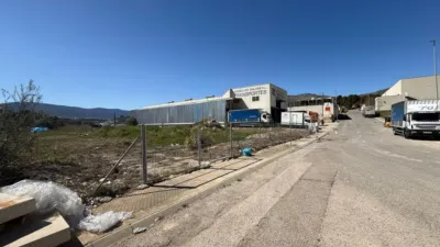 Terreno en venta en Carrer Castalla, 10 - Més