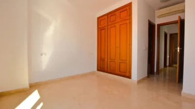 Ático en alquiler en Calle de Clara Campoamor, Santa Eufemia (Tomares) de 1.100 €<span>/mes</span>