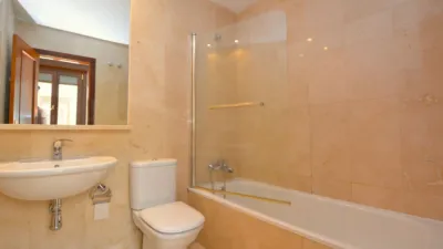 Ático en alquiler en Calle de Clara Campoamor, Santa Eufemia (Tomares) de 1.100 €<span>/mes</span>