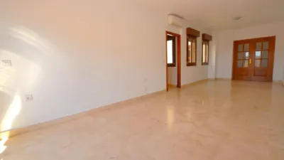 Ático en alquiler en Calle de Clara Campoamor, Santa Eufemia (Tomares) de 1.100 €<span>/mes</span>
