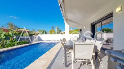 Chalet on Carrer Font Bugaya photo 10