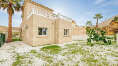 Semi-detached house on Carrer de Torrevella photo 9