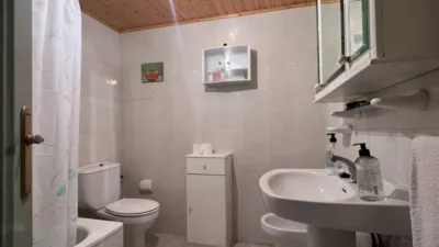 Casa pareada en venta en Andeiro, A Iglesia (Andeiro). Municipio de Cambre de 160.000 €