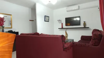 Piso en venta en Calle de la Blanca Paloma, Doctor Fedriani (Distrito Macarena. Sevilla Capital) de 125.000 €