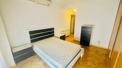 Piso en alquiler en Calle Doctor Jiménez, Buenavista (Distrito Zona Nueva. Toledo Capital) de 900 €<span>/mes</span>
