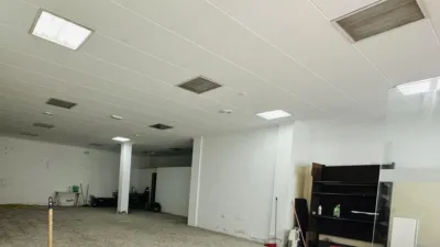 Local comercial en venta en Avenida de la Constitución, 36, cerca de Calle del Doctor Carreño - Más
