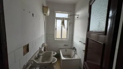 Edificio en venta en Calle de Rosalía de Castro - Más