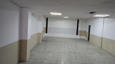 Local comercial en alquiler en Calle del Mercado, A Ponte (Ourense Capital) de 300 €<span>/mes</span>