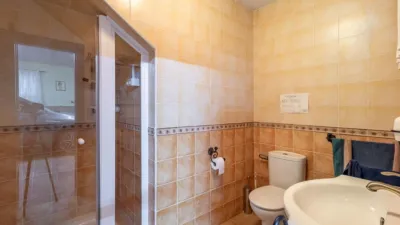 Chalet on Calle 18220 photo 23