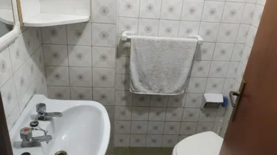 Habitación en alquiler en Calle del Monasterio de Carracedo, Zona Alta (Ponferrada) de 200 €<span>/mes</span>