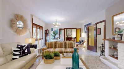 Chalet en venta en Avenida La Jota, 19, Casetas-Garrapinillos-Monzalbarba (Zaragoza Capital) de 550.000 €