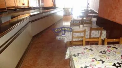 Local comercial en alquiler en Ensanche - Más