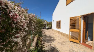 Chalet on Carrer de Barcelona photo 3